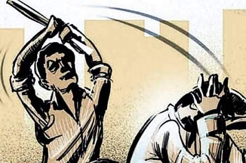 വിവാഹ ചടങ്ങിനിടെ സ്ത്രീവേഷം ധരിച്ച് യുവാവ്; ആള്‍ക്കൂട്ടം മര്‍ദ്ദിച്ചതായി പരാതി