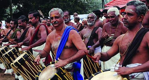 കടുത്ത പനിയെ അവഗണിച്ച് പെരുവനം കൊട്ടിക്കയറി, നാദവിസ്മയം തീര്‍ത്തു; ആവേശത്തില്‍ പൂരപ്രേമികള്‍