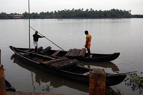 ഓര്‍മ്മയിലെ മണ്ണറകള്‍ ; വാടാനപ്പിള്ളിയിലെ 'ചരിത്ര' നിക്ഷേപങ്ങളെ കുറിച്ച് മണിലാല്‍ എഴുതുന്നു