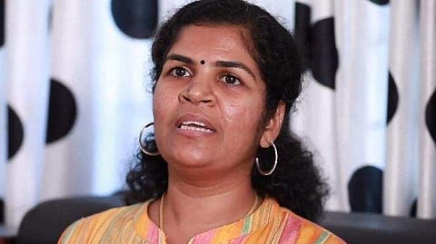 കനകദുർഗയെ തടഞ്ഞ് ബിജെപി, പൊലീസ് ലാത്തി വീശി; മൂന്ന് പേർക്ക് പരിക്ക്, ആറുപേർ അറസ്റ്റിൽ 