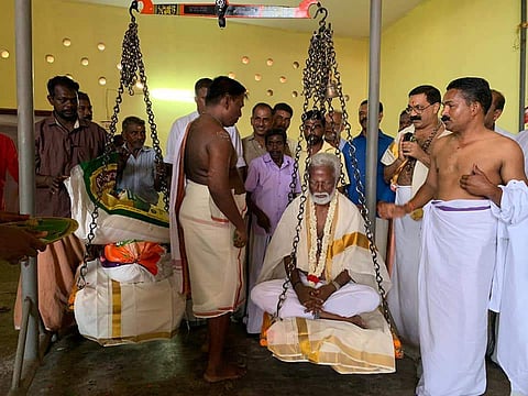 കാട്ടില്‍ മേക്കതില്‍ ക്ഷേത്രത്തില്‍ കുമ്മനത്തിന് തുലാഭാരം 