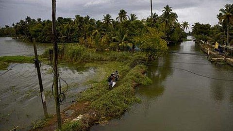 വേനല്‍ കനത്തപ്പോഴും കുട്ടനാട്ടില്‍ വെള്ളപ്പൊക്കം, വീണ്ടും വെള്ളം നിറഞ്ഞത് മടകള്‍ തുറന്നതോടെ