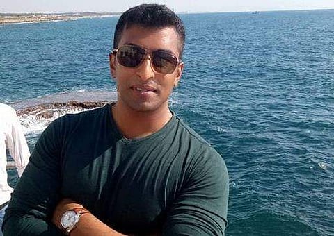 കാറ് കടന്നു പോകുന്നതിനെ ചൊല്ലി തർക്കം ; സഫീർ കരീം നടുറോഡിൽ ദമ്പതികളെ ആക്രമിച്ചെന്ന് പരാതി