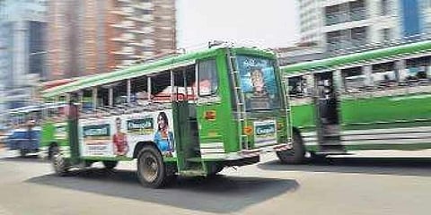 ഡോര്‍ അടച്ചില്ല; 94 ബസ് ഡ്രൈവര്‍മാരുടെയും 25 കണ്ടക്ടര്‍മാരുടെയും ലൈസന്‍സ് തെറിച്ചു