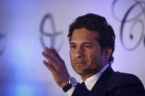 ബാറ്റില്‍ പേരും പടവും; ഓസ്‌ട്രേലിയന്‍ ബാറ്റ് നിര്‍മ്മാണ കമ്പനിക്കെതിരെ സച്ചിന്‍, 20 ലക്ഷം ഡോളര്‍ നല്‍കണം