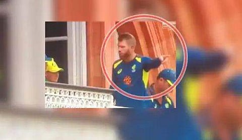 പോണ്ടിങ്ങിനോടോ സ്മിത്തിനോടോ? ലോര്‍ഡ്‌സിലെ ബാല്‍ക്കണിയില്‍ നിന്ന് വാക് യുദ്ധത്തിലേര്‍പ്പെട്ട് ഡേവിഡ് വാര്‍ണര്‍