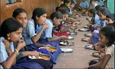 പാലും മുട്ടയും മാത്രമല്ല, കുട്ടികള്‍ക്ക് ഇനി ഉച്ചഭക്ഷണത്തിനൊപ്പം പഴങ്ങളും; രാജ്യത്തിന് മാതൃക