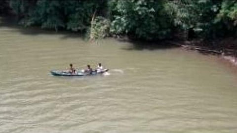 കോഴിക്കോട് വിദ്യാര്‍ത്ഥിനി പുഴയില്‍ ചാടി മരിച്ചു