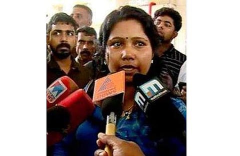 'കാലുപിടിച്ചു ഞാന്‍ പറഞ്ഞതാ...ഡോക്ടറെ ഒന്നു നോക്കാന്‍...'; ഉള്ളുലഞ്ഞു പോകും ഈ മകളുടെ കണ്ണീരില്‍...