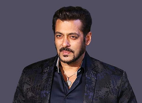 ആരാധികയായ കുട്ടിയെ പിടിച്ച് മാറ്റി; സുരക്ഷാ ഉദ്യോഗസ്ഥന്റെ മുഖത്തടിച്ച് സല്‍മാന്‍ ഖാന്‍: വിവാദം