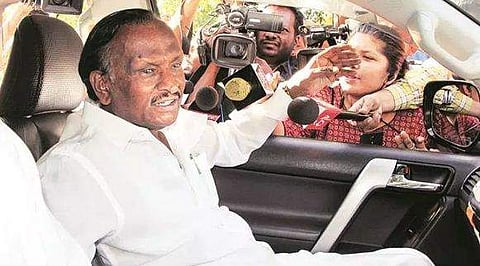 കോണ്‍ഗ്രസിന്റെ അനുനയ ശ്രമം പാളി; മൂന്ന് വിമത എംഎല്‍എമാര്‍ മുംബൈയ്ക്ക് പറന്നു