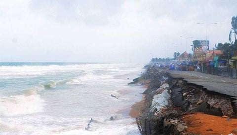 കടല്‍ക്ഷോഭം രൂക്ഷം; ശംഖുമുഖം ബീച്ചില്‍ ഏഴുദിവസത്തേക്ക് സന്ദര്‍ശകര്‍ക്ക് വിലക്ക്