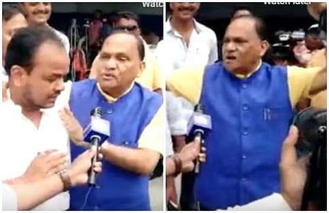 എംഎല്‍എയ്ക്കും രക്ഷയില്ല; കോണ്‍ഗ്രസ് എംഎല്‍എയെക്കൊണ്ട് ജയ് ശ്രീറാം വിളിപ്പിക്കാന്‍ ശ്രമിച്ച് ബിജെപി മന്ത്രി(വീഡിയോ)