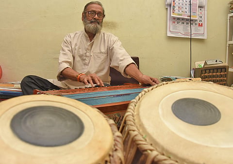 എഴുപത്തിയാറാം വയസിലും ഹിന്ദുസ്ഥാനി സംഗീതത്തിലെ അഭംഗുരമായ ശ്രുതിപോലെ: മനോഹര്‍ കെസ്‌കറിനെക്കുറിച്ച്