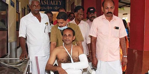 എല്‍ദോ എബ്രഹാം എംഎല്‍എയുടെ കൈ ഒടിഞ്ഞിട്ടില്ല ?; വാദം തെറ്റ് , മെഡിക്കല്‍ റിപ്പോര്‍ട്ട് കളക്ടര്‍ക്ക് കൈമാറി