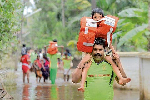 അവസാനത്തെ ആളെയും കണ്ടെത്തുന്നതുവരെ രക്ഷാപ്രവര്‍ത്തനം തുടരും: ഫയര്‍ഫോഴ്‌സ്