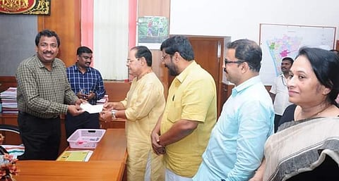 ഒരു വര്‍ഷത്തെ എംപി പെന്‍ഷന്‍ മുഖ്യമന്ത്രിയുടെ ദുരിതാശ്വാസ നിധിയിലേക്ക് സംഭാവന ചെയ്ത് ഇന്നസെന്റ്
