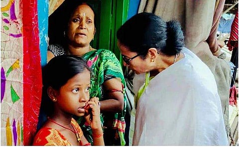 400 പേര്‍ക്ക് രണ്ട് ടോയ്‌ലറ്റ് !; മന്ത്രിയോടും ഉദ്യോഗസ്ഥരോടും പൊട്ടിത്തെറിച്ച് മുഖ്യമന്ത്രി