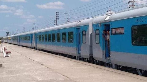 യാത്രക്കാര്‍ കുറവ്; ശതാബ്ദിയടക്കമുള്ള ട്രെയിനുകളില്‍ ടിക്കറ്റിളവ് 