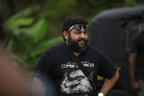 'ലിജോ ജോസ് പെല്ലിശേരി എന്തിന് മാറണം, വേണമെങ്കില്‍ കാഴ്ചക്കാര്‍ മാറട്ടേ, അതല്ലേ ഹീറോയിസം': കുറിപ്പ് വൈറല്‍