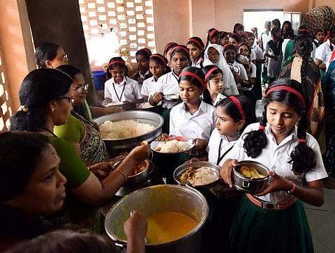 സ്‌കൂളിലെ ഉച്ചഭക്ഷണം ഇനി 9, 10 ക്ലാസുകാര്‍ക്കും