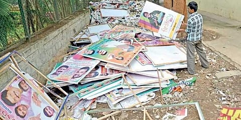 സംസ്ഥാനത്ത് ഫ്‌ലക്‌സ്‌ ബോര്‍ഡുകള്‍ പൂര്‍ണമായും നിരോധിച്ചു
