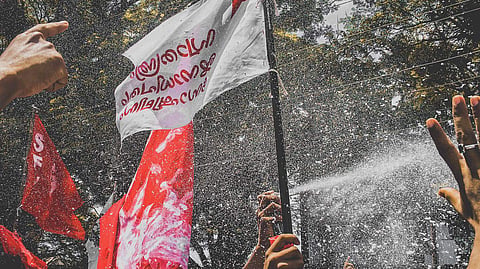 സ്വാശ്രയ കോളജുകളിലും ഇനി വിദ്യാര്‍ത്ഥി സംഘടനകള്‍ക്ക് കടന്നുചെല്ലാം; കലാലയ രാഷ്ട്രീയത്തിന് നിയമസാധുത നല്‍കാന്‍ ഓര്‍ഡിനന്‍സുമായി സര്‍ക്കാര്‍