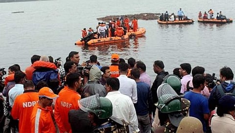 ഗോദാവരിയില്‍ ബോട്ട് മറിഞ്ഞ് 11 മരണം; 23 പേരെ രക്ഷപ്പെടുത്തി, തിരച്ചില്‍ തുടരുന്നു