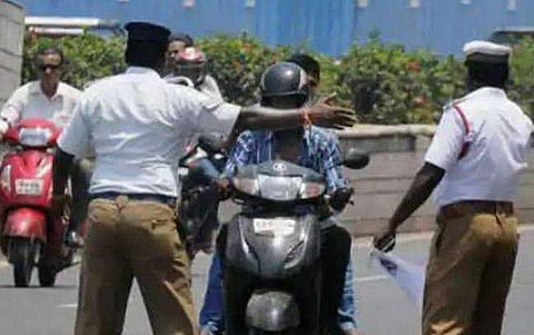 ഇനി ബോധവത്കരണം ഇല്ല; ഇന്നു മുതല്‍ പിന്‍സീറ്റുകാര്‍ക്കും ഹെല്‍മെറ്റ് നിര്‍ബന്ധം; കര്‍ശന പരിശോധന