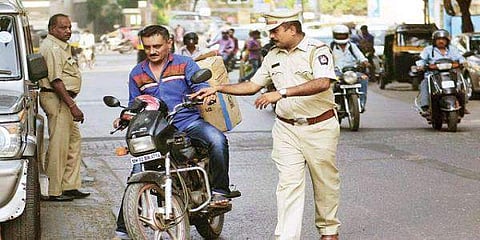 കേന്ദ്ര മോട്ടോര്‍ വാഹന നിയമം; കനത്ത പിഴയീടാക്കുന്നതിനെ എതിര്‍ത്ത് മൂന്ന് സംസ്ഥാനങ്ങള്‍