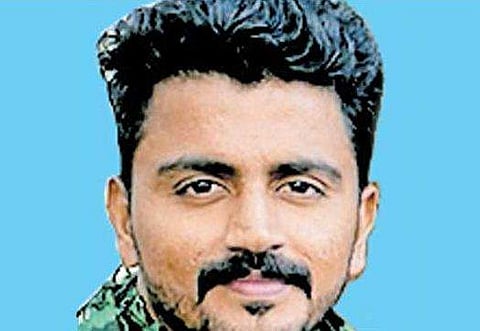 രാത്രി മൊബൈല്‍ ഫോണില്‍ സംസാരിച്ചു നടന്നു; യുവാവ് കുഴിയില്‍ വീണ് മരിച്ചു