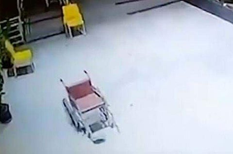 'ആശുപത്രിയില്‍ പ്രേതബാധ'; സ്വയം സഞ്ചരിക്കുന്ന വീല്‍ ചെയര്‍; അമ്പരപ്പ്; വീഡിയോ വൈറല്‍