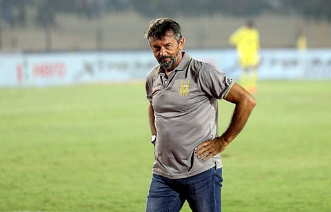 'പണി' കൊടുത്തത് ബ്ലാസ്റ്റേഴ്‌സ്; കോച്ചിന് 'പണി' പോയി