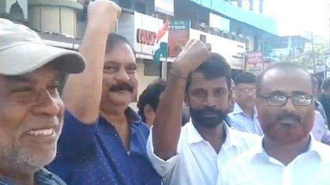 മനുഷ്യമഹാശൃംഖലയില്‍ പങ്കെടുത്ത മുസ്ലീം ലീഗ് നേതാവിന് സസ്‌പെന്‍ഷന്‍