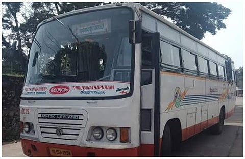 വേണമെങ്കില്‍ ഓവര്‍ടേക്ക് ചെയ്തു വരാന്‍ കണ്ടക്ടര്‍; 30 കിലോമീറ്റര്‍ ചെയ്‌സ് ചെയ്ത് 'മിന്നലിനെ പിടികൂടി' അധ്യാപിക, പാഞ്ഞത് ചുരത്തിലെ കൊടും വളവുകളില്‍ കൂടി