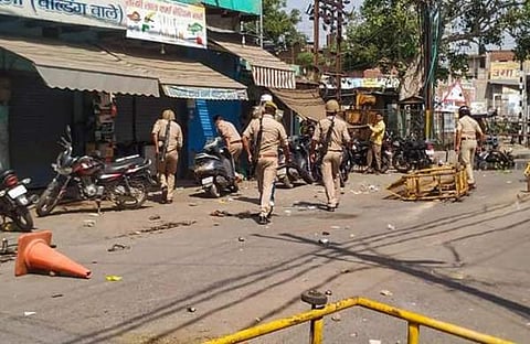 ഹാഥ്‌രാസില്‍ നടന്ന പ്രതിഷേധ പ്രകടനത്തെ പൊലീസ് നേരിടുന്നു