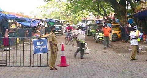 തൊഴിലാളികൾക്ക് കോവിഡ് : ആലുവ മാർക്കറ്റ് ഇന്ന് അടയ്ക്കും