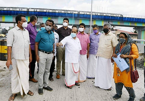 വൈറ്റില, കുണ്ടന്നൂര്‍ മേല്‍പ്പാലങ്ങള്‍ നവംബറില്‍ പൂര്‍ത്തിയാക്കും; പാലാരിവട്ടം പാലം 9 മാസത്തിനുള്ളില്‍; ജി സുധാകരന്‍