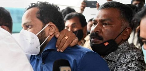 ബിനീഷിനെ കാണാൻ അനുവദിക്കുന്നില്ല, സഹോദരനും അഭിഭാഷകരും ഹൈക്കോടതിയിലേക്ക്