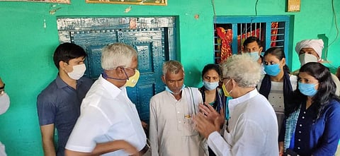 'ദലിതരെ മനുഷ്യരായിപ്പോലും പരിഗണിക്കുന്നില്ല; ജുഡീഷ്യല്‍ അന്വേഷണം വേണം'; ഇടത് നേതാക്കള്‍ ഹാഥ്‌രസില്‍ (വീഡിയോ)