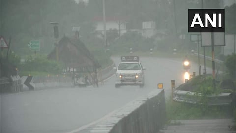 തമിഴ്‌നാട്ടില്‍ ശക്തമായ മഴ, നിവാര്‍ ചുഴലിക്കാറ്റിനെ നേരിടാന്‍ ദേശീയ ദുരന്തനിവാരണ സേന, 1200 പേരെ വിന്യസിച്ചു, കനത്ത ജാഗ്രത ( വീഡിയോ)