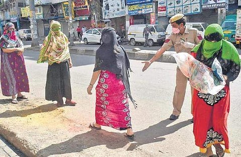ലൈംഗിക തൊഴിലാളികള്‍ക്ക് പ്രതിമാസം 5,000 രൂപ ധനസഹായം; പഠിക്കുന്ന മക്കളുള്ളവര്‍ക്ക് 7,500; 31,000 പേര്‍ക്ക് കൈതാങ്ങായി മഹാരാഷ്ട്ര സര്‍ക്കാര്‍