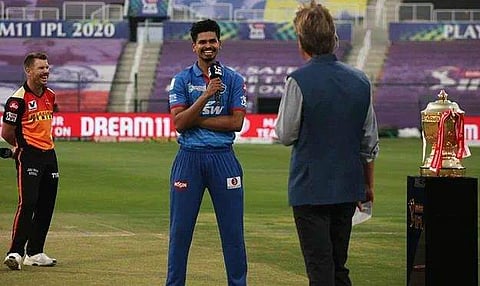 ടീമില്‍ എന്താണ് മാറ്റം? സഹ താരത്തിന്റെ പേര് മറന്ന് ശ്രേയസ്; സഹായിച്ചത് എതിര്‍ ടീം നായകന്‍ വാര്‍ണര്‍; ചിരി പടര്‍ത്തി വീഡിയോ