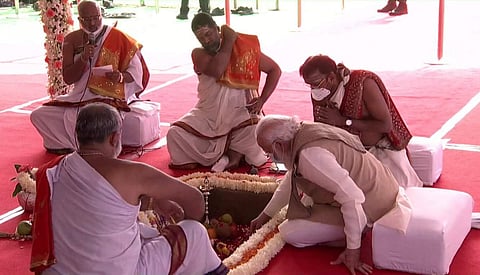 പുതിയ പാര്‍ലമെന്റ് മന്ദിരത്തിന് തറക്കല്ലിടുന്നതിന് മുന്നോടിയായുള്ള ഭൂമിപൂജ