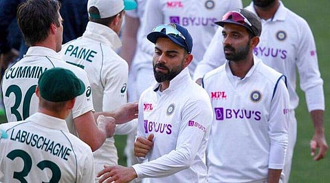 അഡ്‌ലെയ്ഡ് ടെസ്റ്റിന് ശേഷം ഇന്ത്യന്‍,ഓസ്‌ട്രേലിയന്‍ താരങ്ങള്‍/ഫോട്ടോ: എപി