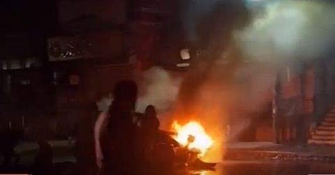 തിരുവനന്തപുരം നഗരത്തില്‍ ഓടിക്കൊണ്ടിരുന്ന കാര്‍ കത്തിയപ്പോള്‍ ടെലിവിഷന്‍ ദൃശ്യം