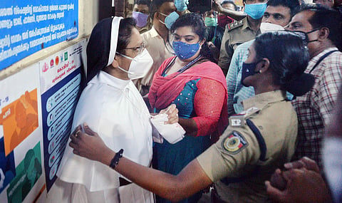 സിസ്റ്റര്‍ സെഫി/ വിന്‍സെന്റ് പുളിക്കല്‍
