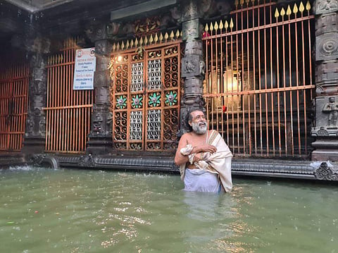 കനത്തമഴയില്‍ ചിദംബരം ക്ഷേത്രത്തില്‍ വെള്ളം കയറിയപ്പോള്‍