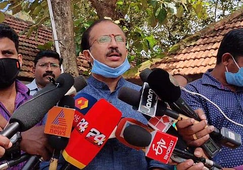 ശ്രീരാമകൃഷ്ണന്റെ ജാതകം നോക്കിയിട്ടില്ല ; സുരേന്ദ്രന്‍ പറഞ്ഞതിനെക്കുറിച്ച് സുരേന്ദ്രനോട് ചോദിക്കണം : വി മുരളീധരന്‍