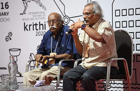 കൃതി പുസ്തക മേളയില്‍ എം മുകുന്ദന്‍ സംസാരിക്കുന്നു, വൈശാഖന്‍ സമീപം